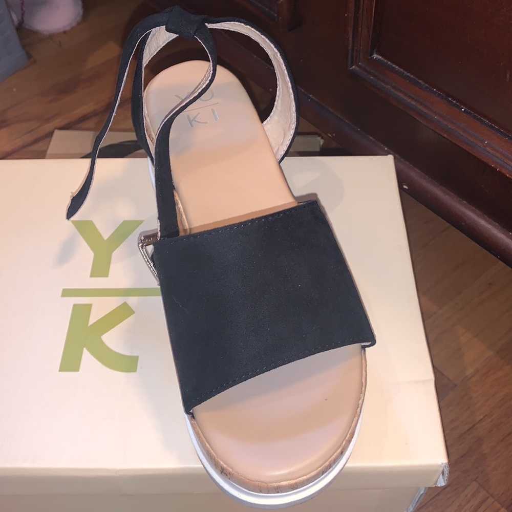 Sandals - Picture 3 of 3